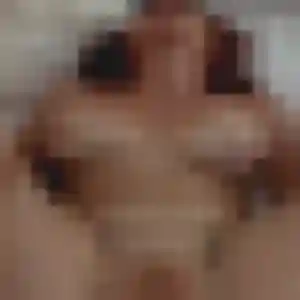 Natacha, 21 ans, connectée à Bernis pour un rencontre adulte