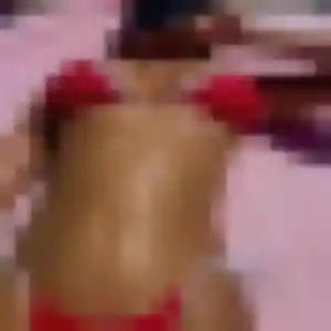 Hilary, 21 ans, en ligne à Montanay pour un rencontre adulte