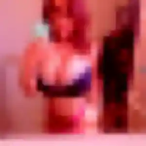 Lisa, 19 ans, connectée à Vernet pour un rencontre adulte